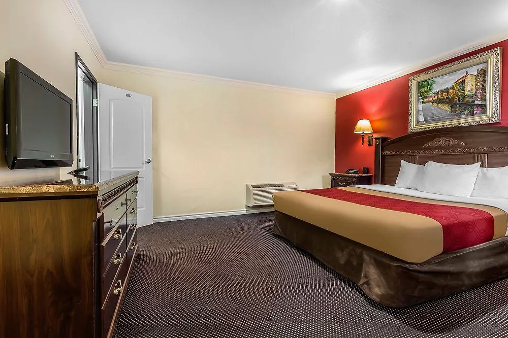 Econo Lodge Long Beach I-405 2*,  США